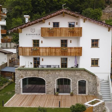 Bed and Breakfast Garni Ziernheld Malles Venosta Esterno foto