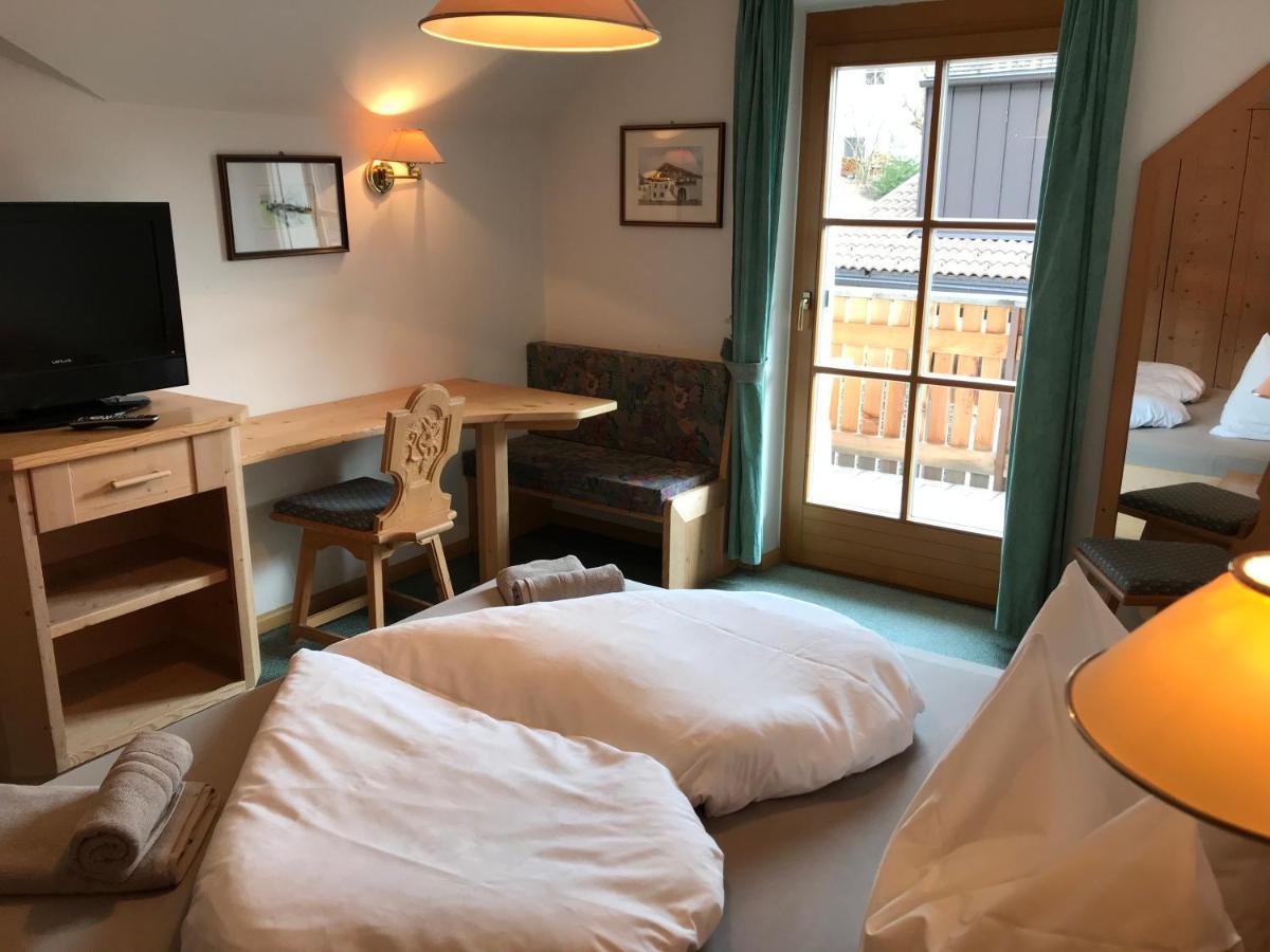 Bed and Breakfast Garni Ziernheld Malles Venosta Esterno foto