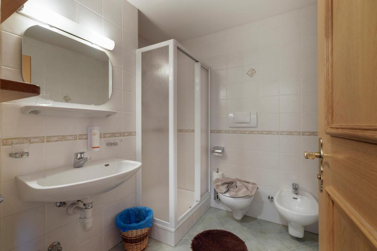 Bed and Breakfast Garni Ziernheld Malles Venosta Esterno foto