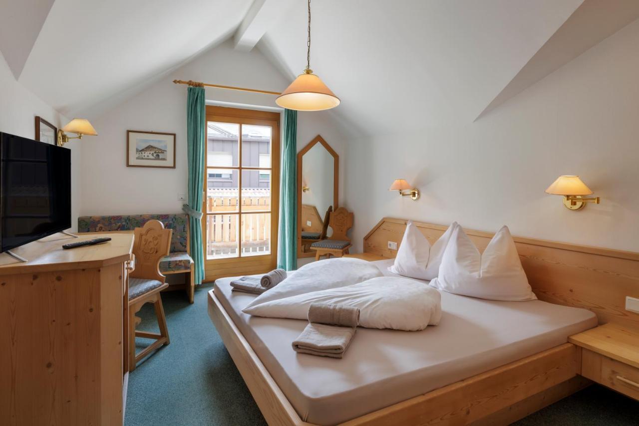 Bed and Breakfast Garni Ziernheld Malles Venosta Esterno foto