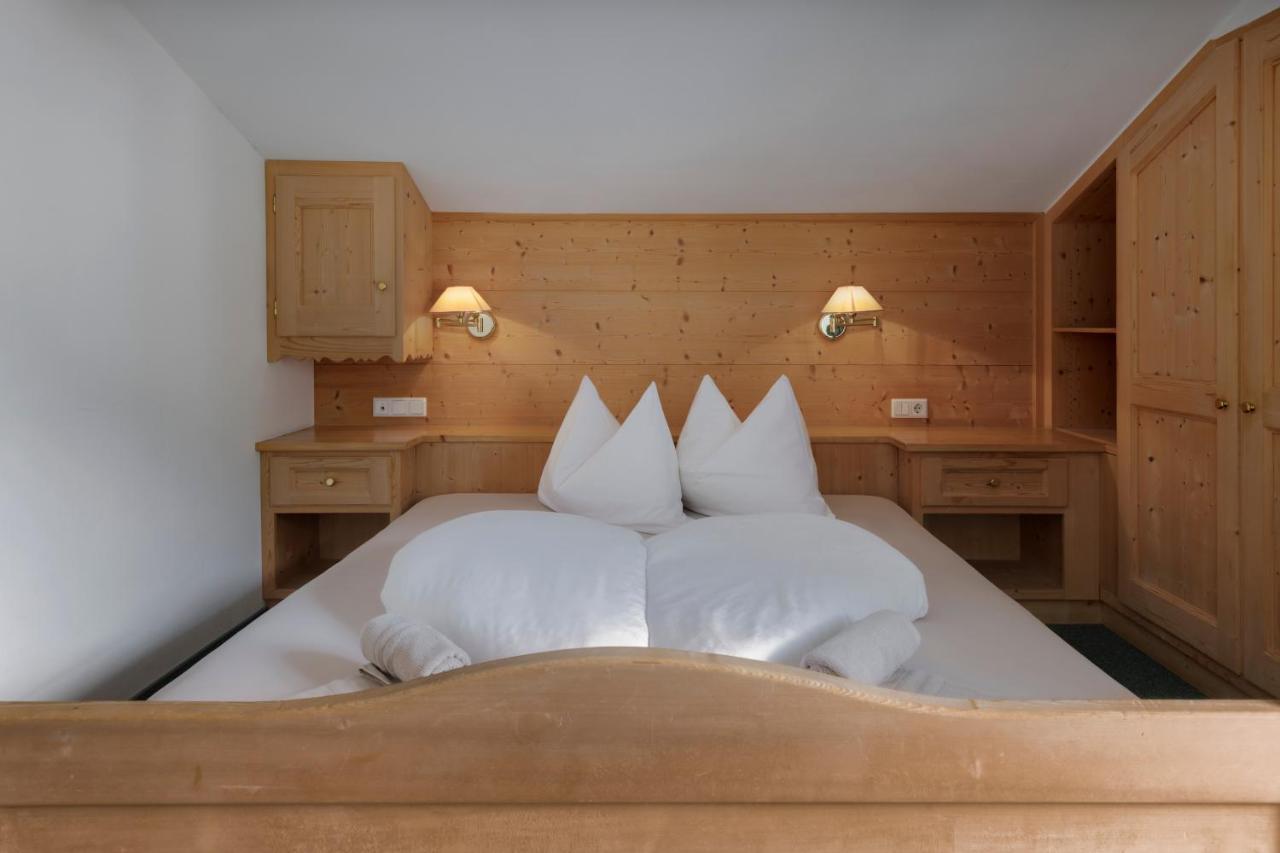 Bed and Breakfast Garni Ziernheld Malles Venosta Esterno foto